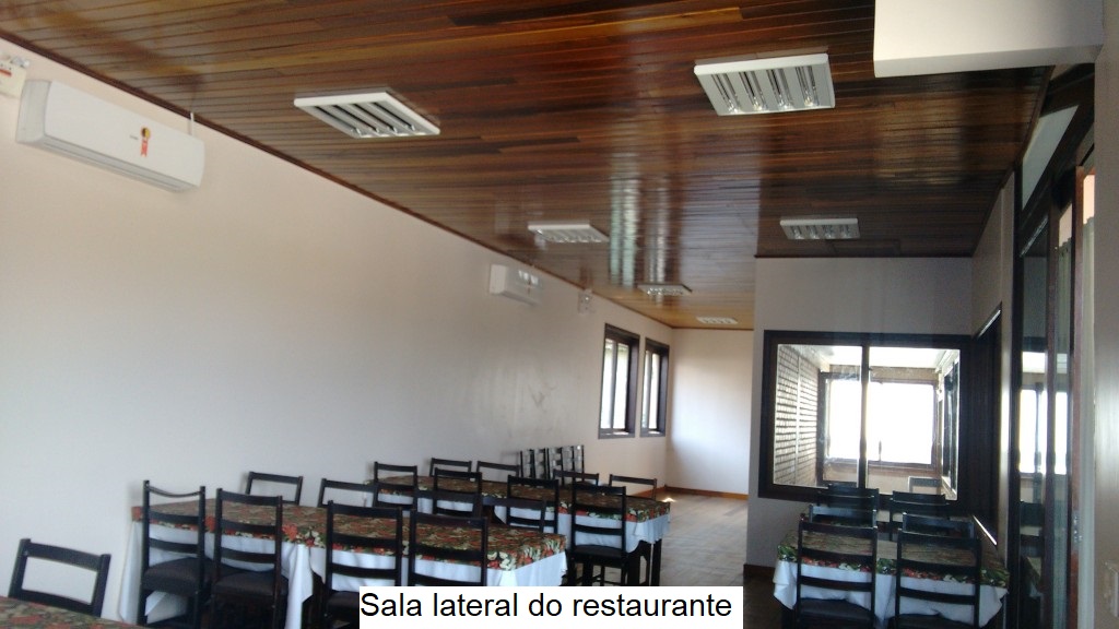 Sala lateral do restaurante