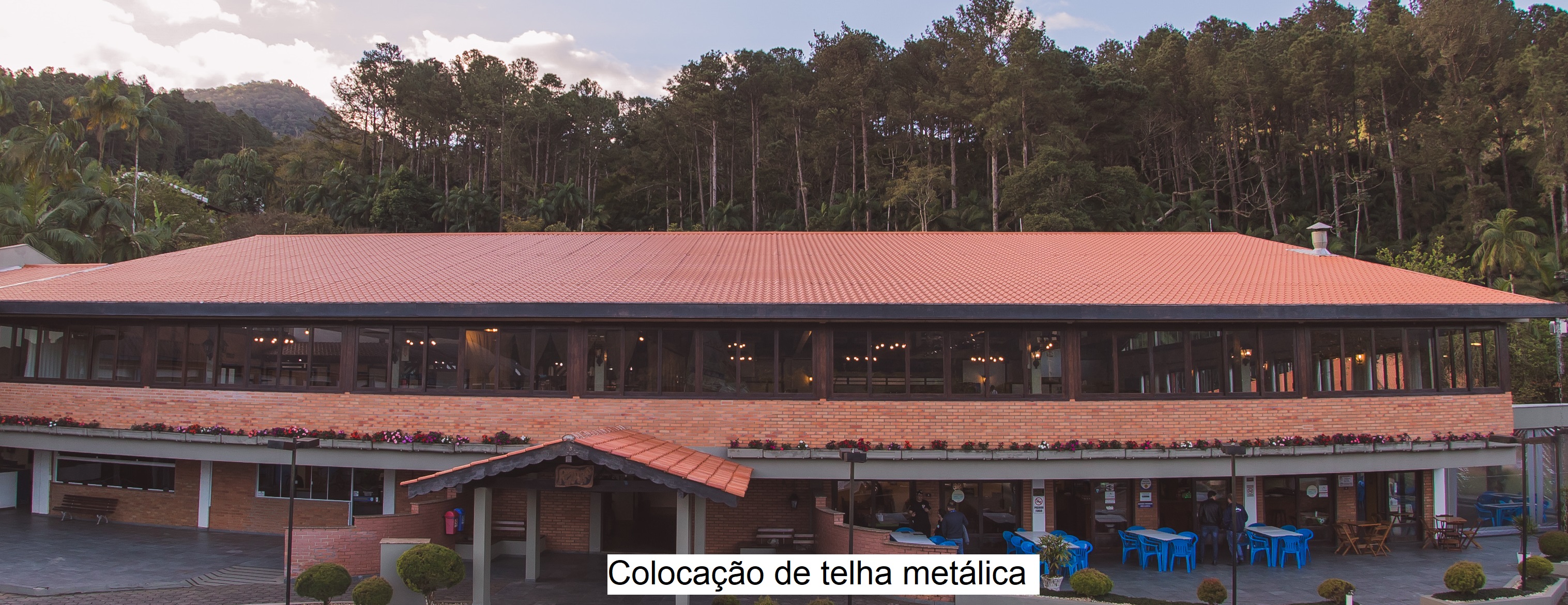 Telha metalica no restaurante