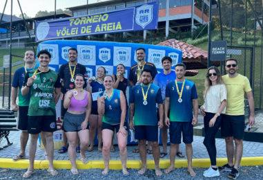 Tres equipes premiadas volei de areia Misto 2025