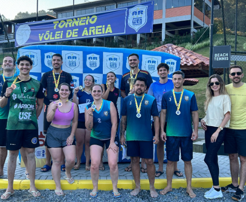 Tres equipes premiadas volei de areia Misto 2025
